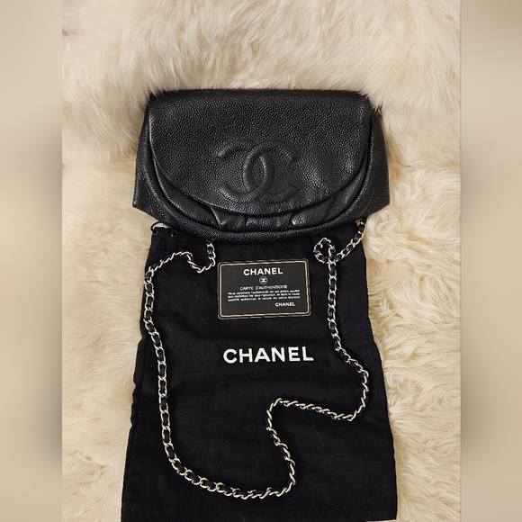Authentic Chanel caviar half moon wallet on chain - Picture 4 of 6